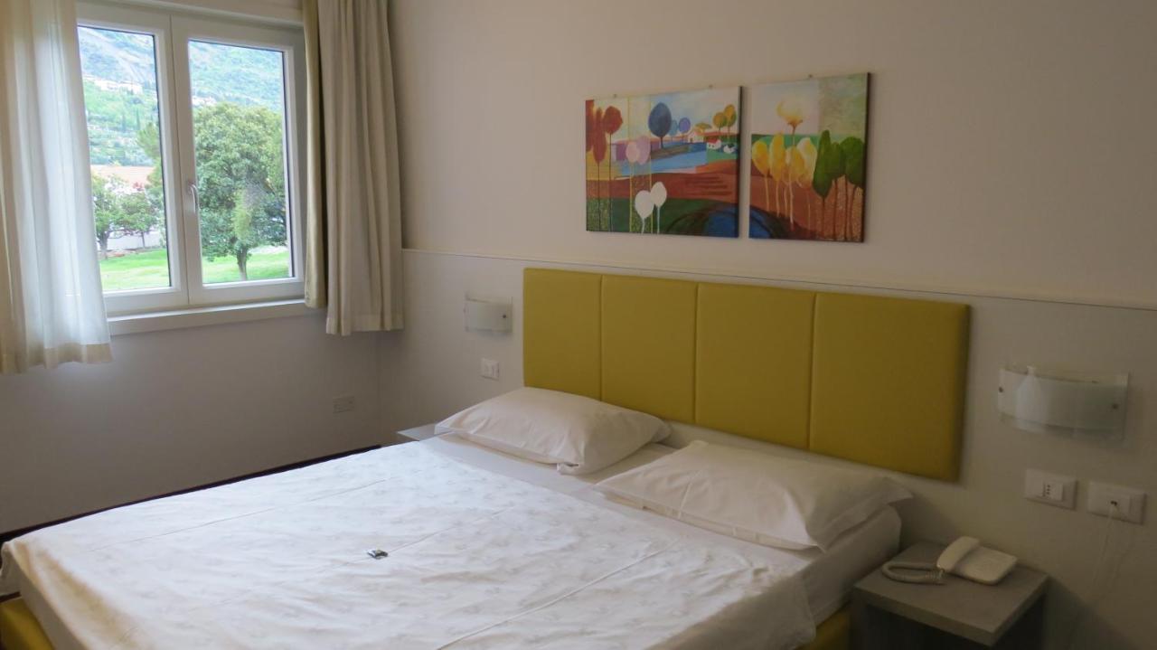 Hotel Villa Claudia Torbole Sul Garda Luaran gambar