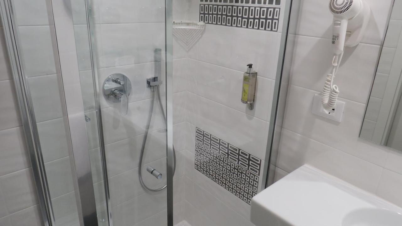 Hotel Villa Claudia Torbole Sul Garda Bilik gambar