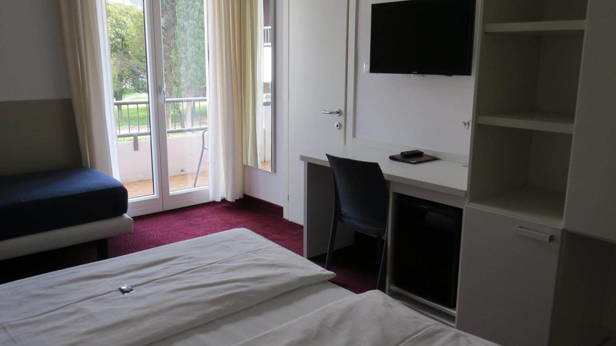 Hotel Villa Claudia Torbole Sul Garda Bilik gambar